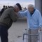 Sobreviviente del Holocausto se encuentra con el soldado que lo liberó